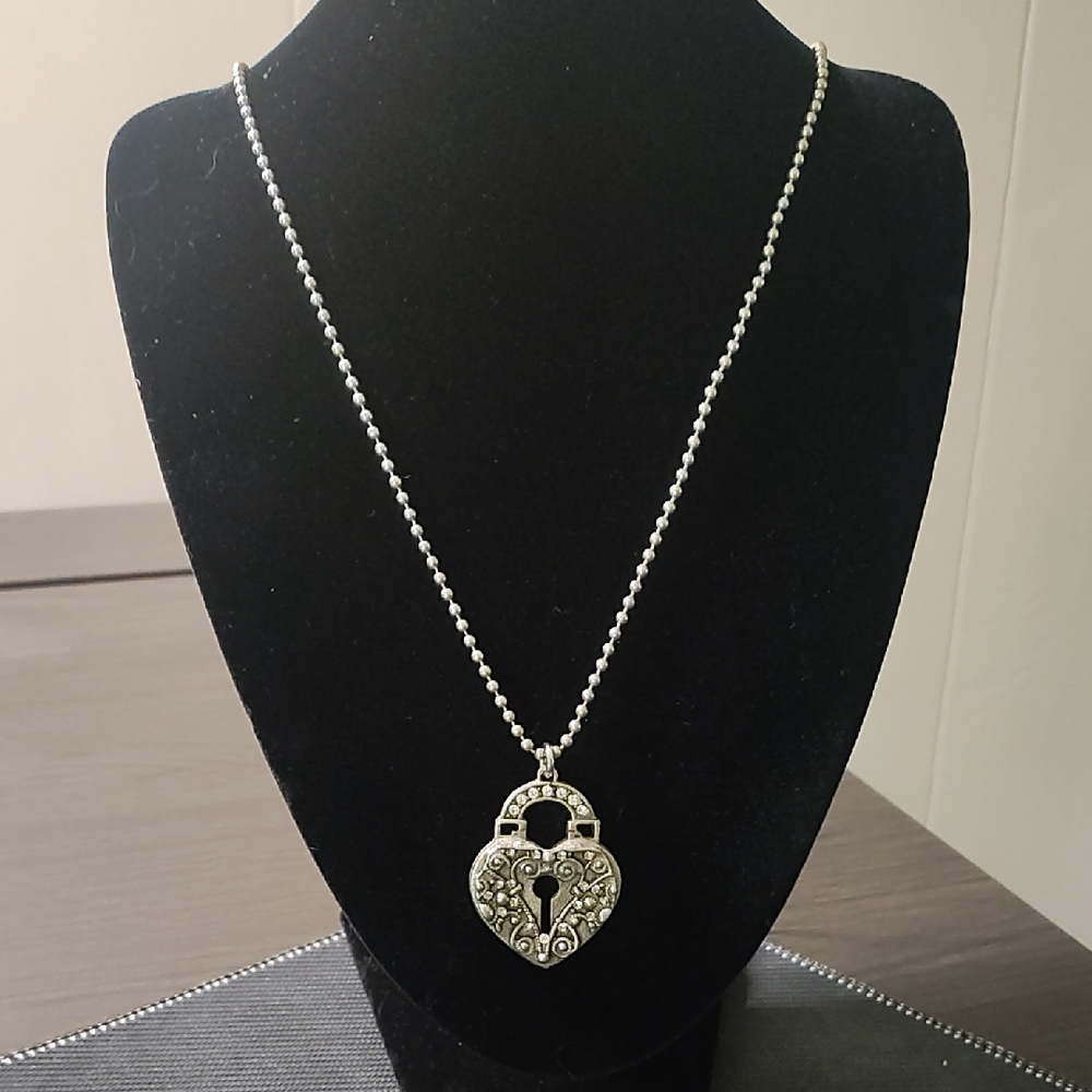 Elegant Silver Heart Lock Pendant Necklace